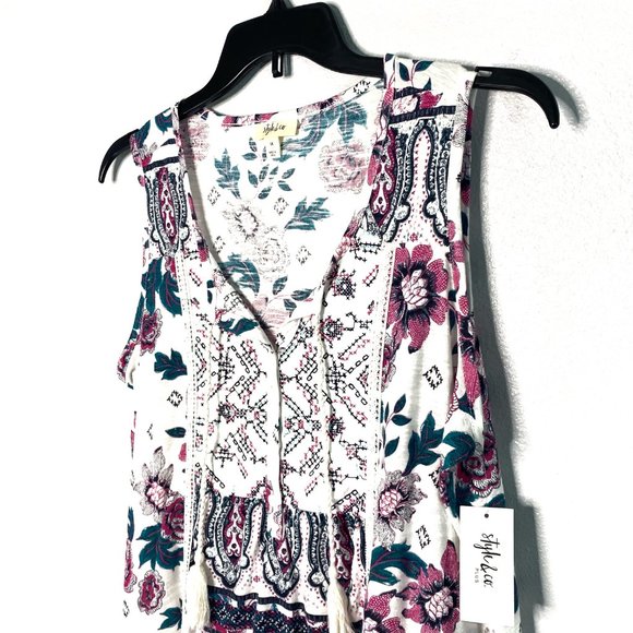 NWT STYLE & CO White Floral Sleeveless V Neck Top - Picture 2 of 5